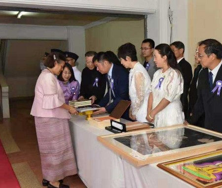 De Lu An won the design bidding of international competition of Thailand Cultural Center, and was granted an audience with Her Royal Highness Shilintong the Princess of Thailand.